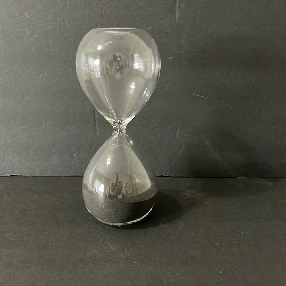 BLACK SAND HOURGLASS